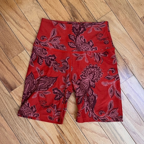 Beyond Yoga Biker Shorts - Picture 1 of 5